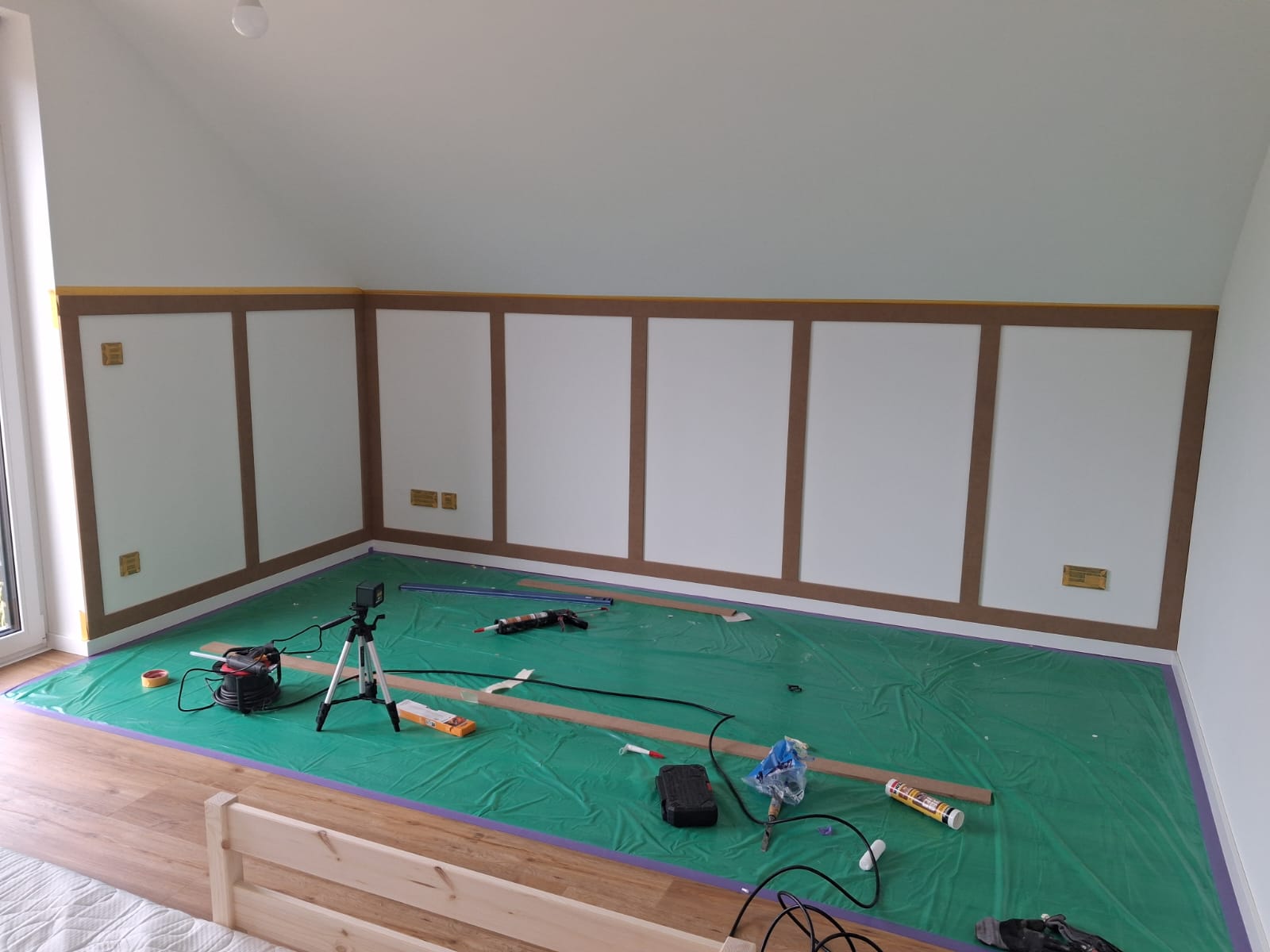 Fertige Wandverkleidung lackiert – Wainscoting